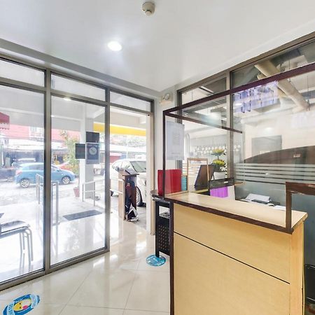 Oyo 893 Dian Suites Makati Manila Kültér fotó
