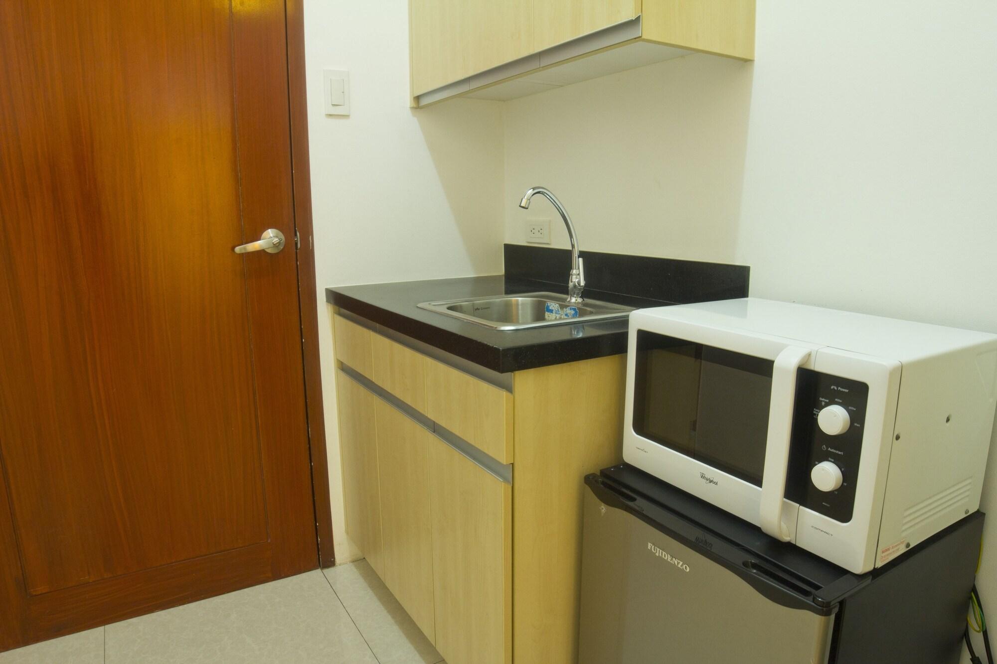 Oyo 893 Dian Suites Makati Manila Kültér fotó