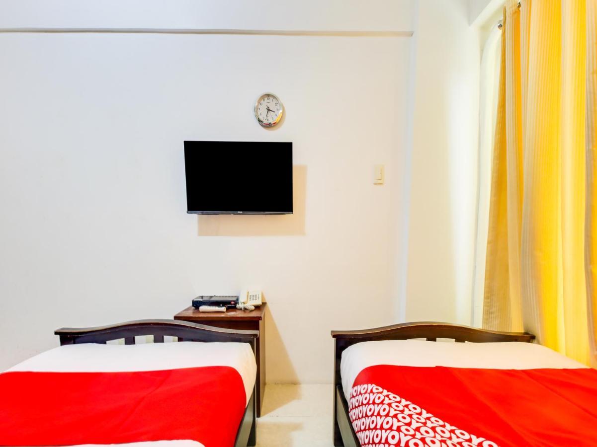 Oyo 893 Dian Suites Makati Manila Kültér fotó