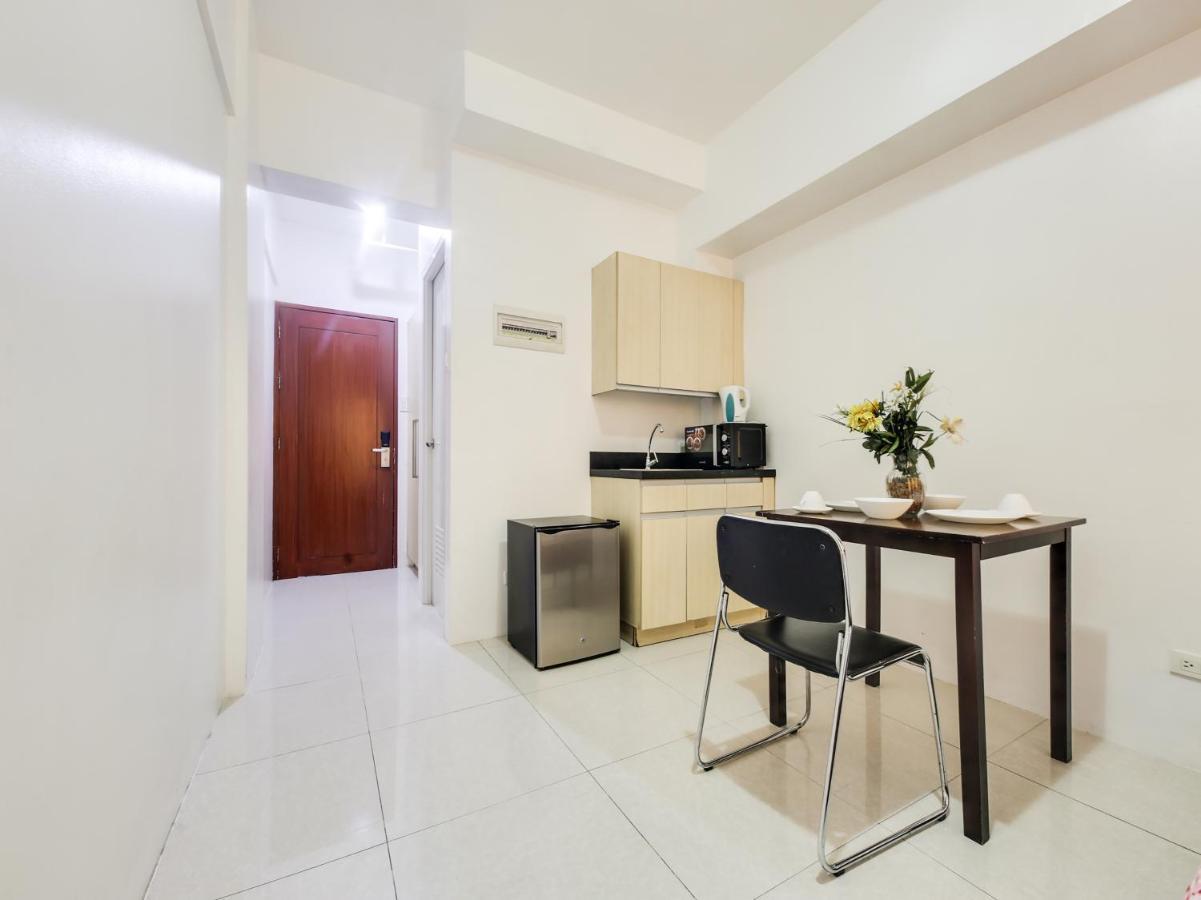 Oyo 893 Dian Suites Makati Manila Kültér fotó