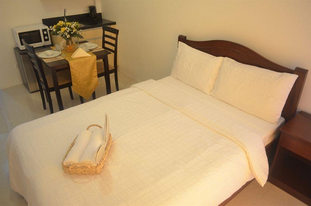 Oyo 893 Dian Suites Makati Manila Kültér fotó