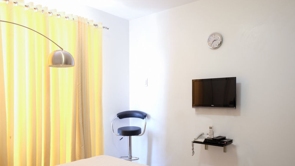 Oyo 893 Dian Suites Makati Manila Kültér fotó