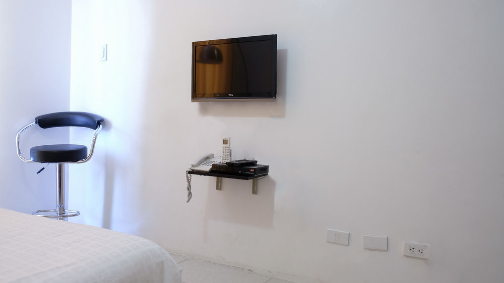 Oyo 893 Dian Suites Makati Manila Kültér fotó