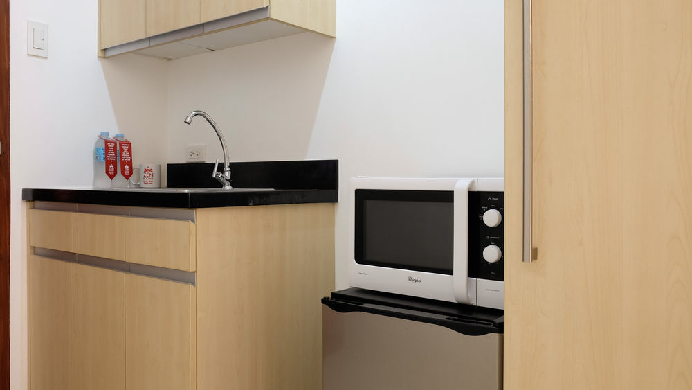 Oyo 893 Dian Suites Makati Manila Kültér fotó