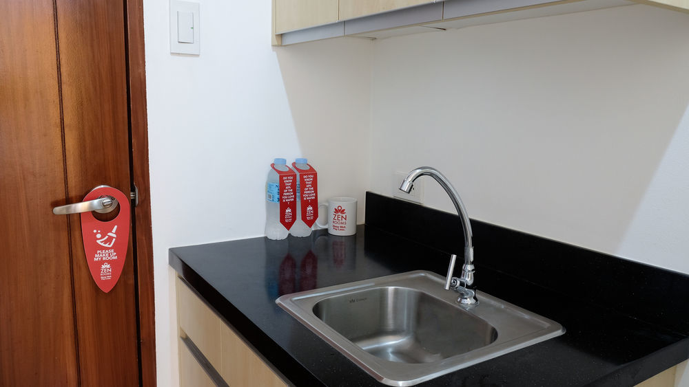 Oyo 893 Dian Suites Makati Manila Kültér fotó