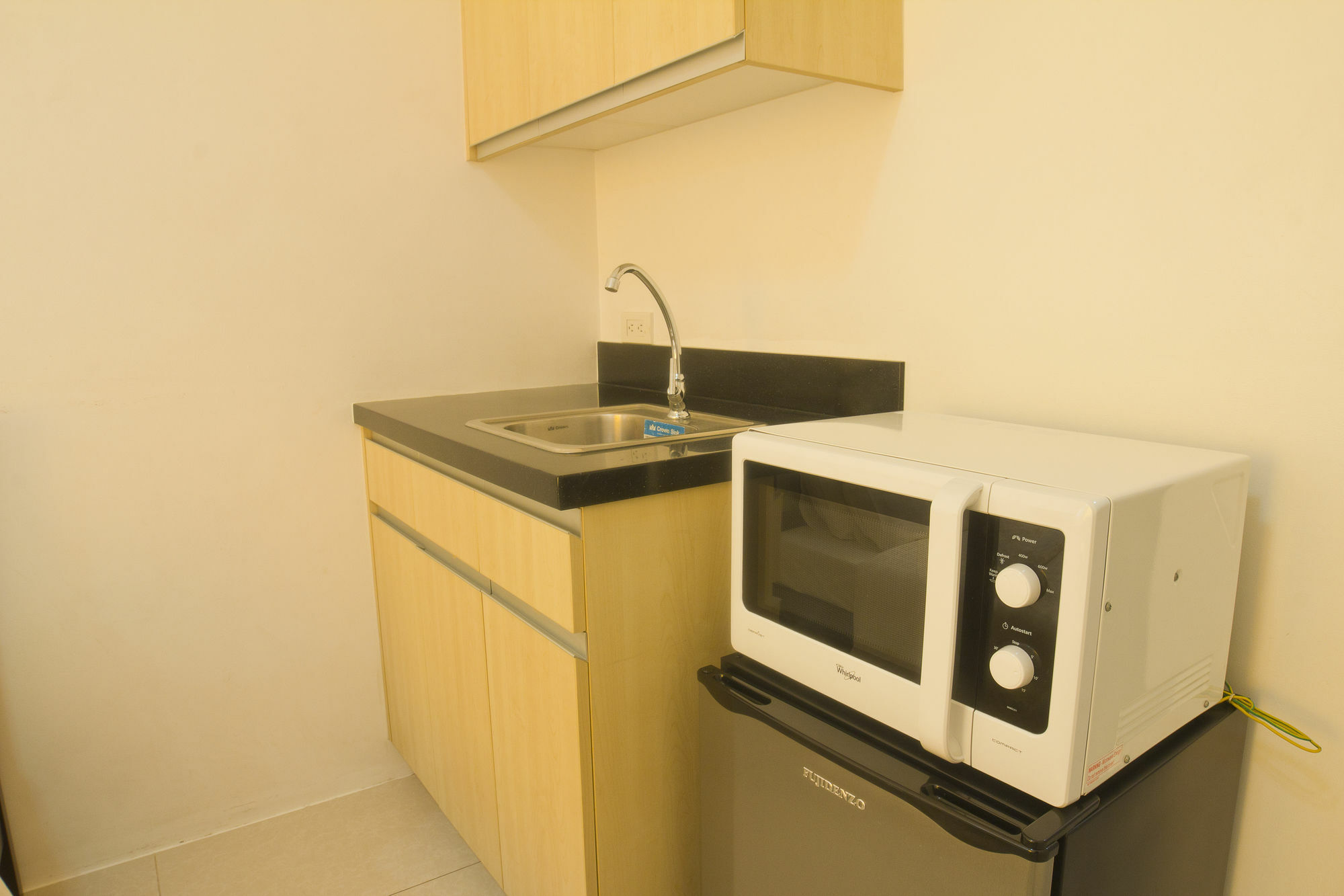 Oyo 893 Dian Suites Makati Manila Kültér fotó