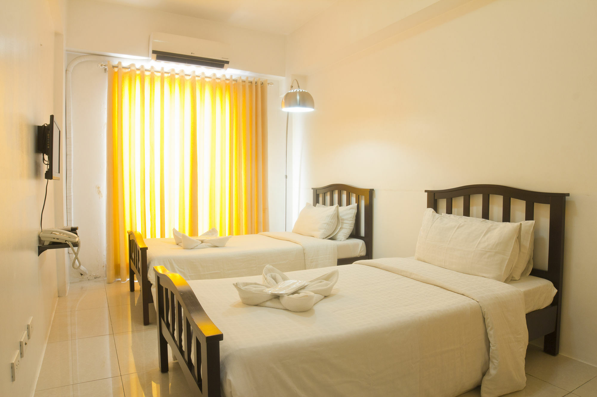 Oyo 893 Dian Suites Makati Manila Kültér fotó