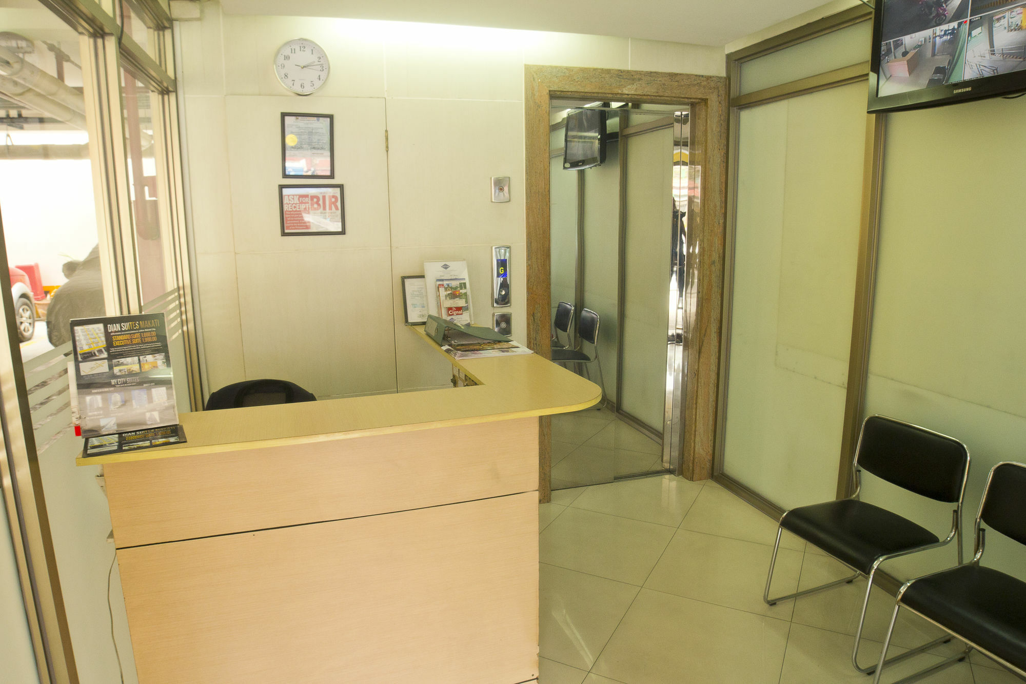 Oyo 893 Dian Suites Makati Manila Kültér fotó