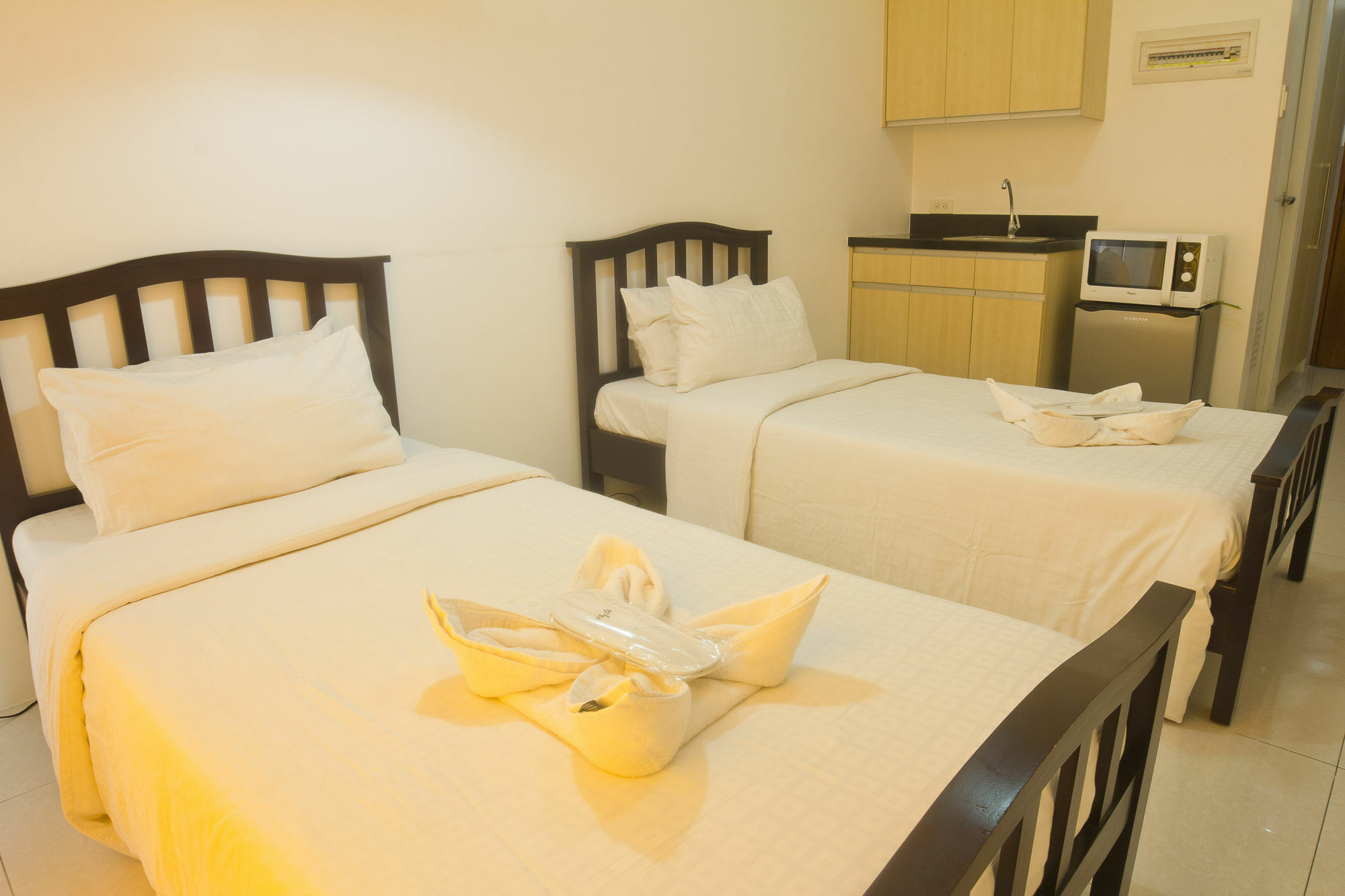 Oyo 893 Dian Suites Makati Manila Kültér fotó