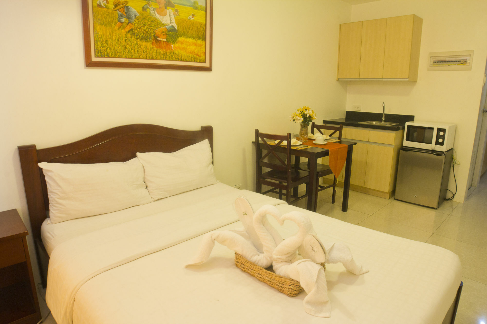 Oyo 893 Dian Suites Makati Manila Kültér fotó